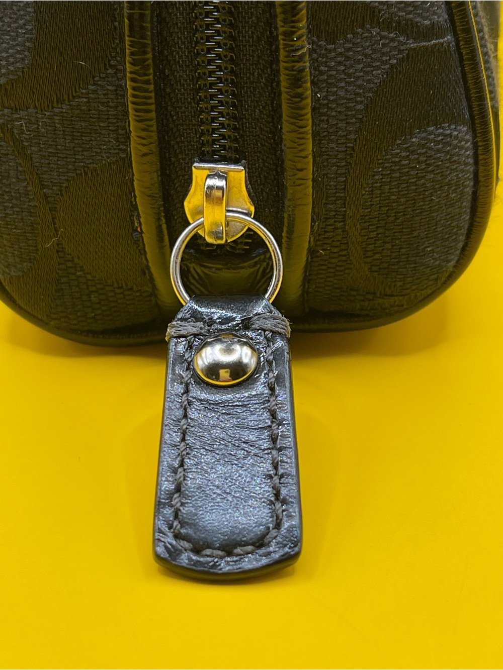 Coach Black Signature Jacquard Large Cosmetic Pouch COA Authenticed 9”x 2.5”x5” - Picture 5 of 11
